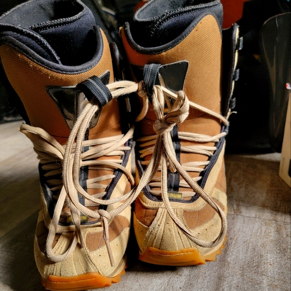 Size 9 Forum new snowboard boots - Picture 4 of 4